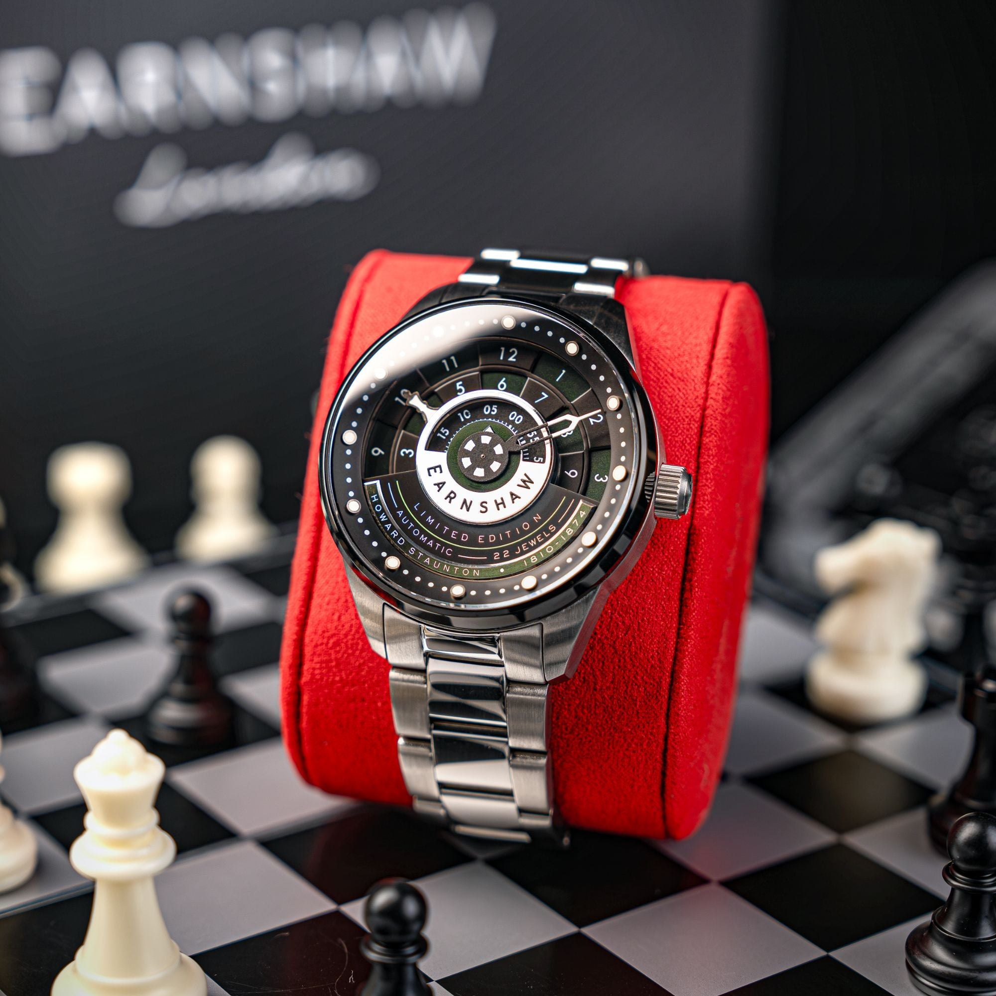 THOMAS EARNSHAW Thomas Earnshaw Staunton Chess Set Automatic Limited Edition Check Green Men's Watch ES-8282-77